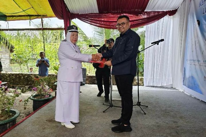 Bupati Kukar Lantik Sumiati sebagai Pj Kades Desa Persiapan Loa Duri Seberang di Kecamatan Loa Janan