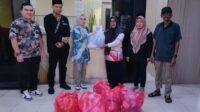 DPMD Kukar Serahkan Sampah Plastik ke Bank Sampah DLHK DPMD Kukar Serahkan Sampah Plastik ke Bank Sampah DLHK