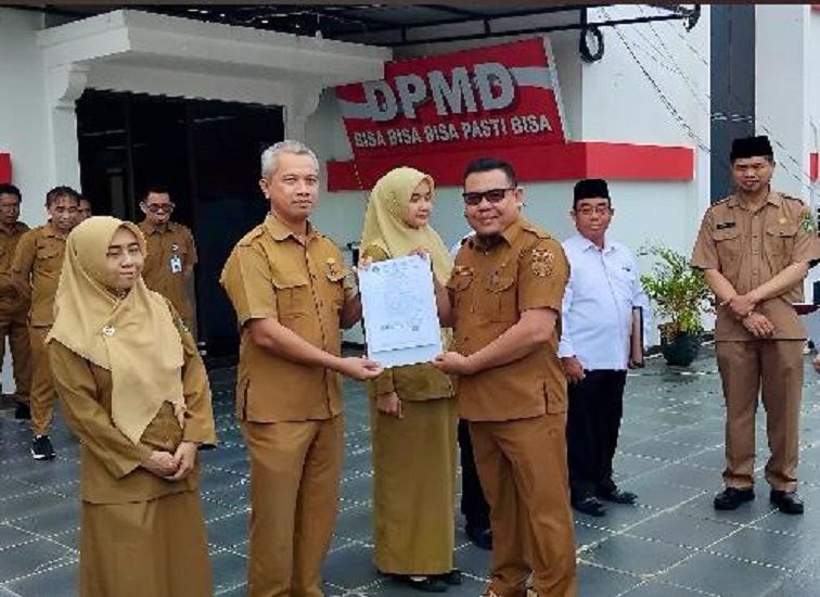 Tiga ASN DPMD Kukar Terima SK Kenaikan Pangkat