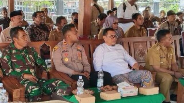 Bupati Kukar Lantik Kades Antar Waktu Manunggal Jaya