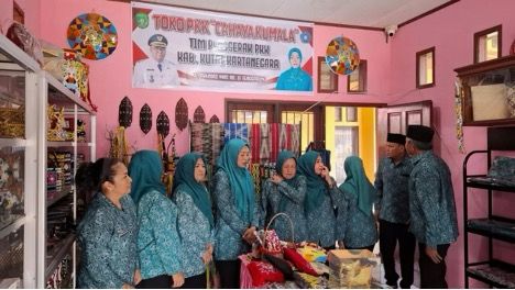 DPMD dan TP PKK Kukar Dorong Hilirisasi Produk UKM Lewat Rumah PKK di Tenggarong